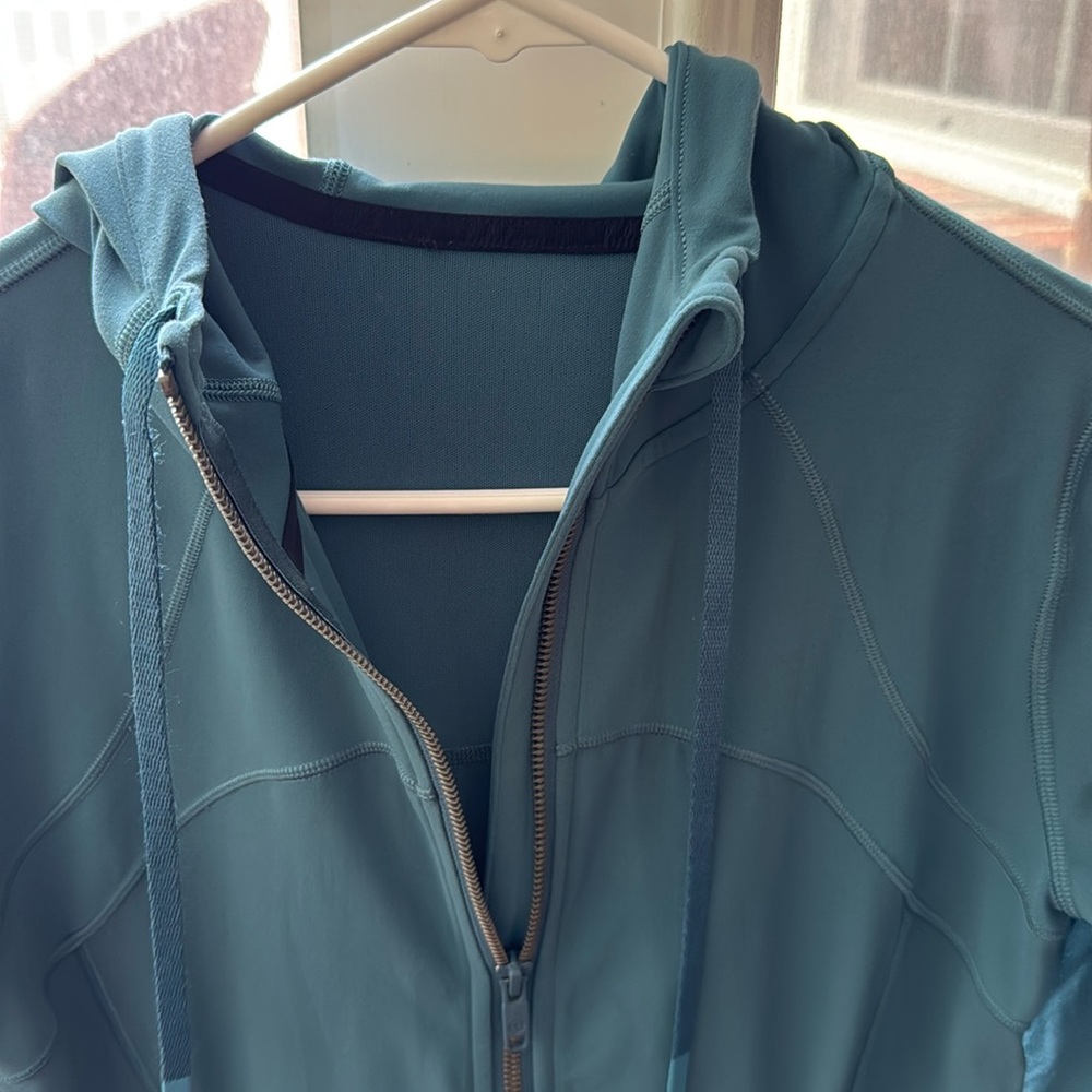 EUC- Lululemon Define hooded jacket. Teal. Size 8. - Picture 3 of 10